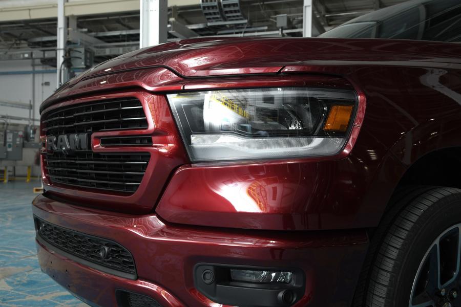 Детали экстерьера Ram 1500 Sport Crew Cab (DT) 2018 года  (CA) (фото 22 из 40)
